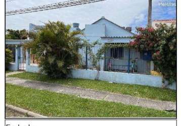 Casas 1 quarto à venda na Rua Alfredo Satte Alam em Pelotas