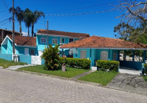 Casas à venda na Rua Engenheiro Beltrão em Guaratuba Chaves na Mão