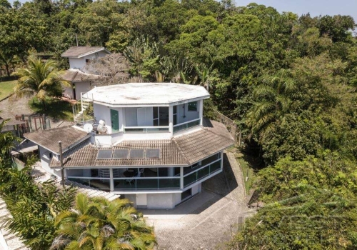 Casas em condomínio mobiliados à venda em Ponta Grossa em Ubatuba