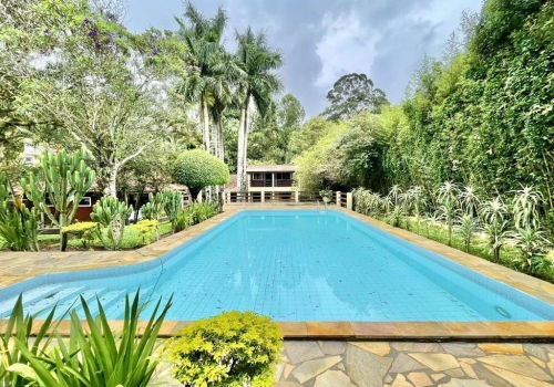 Casas piscina à venda na Avenida Dom Pedro em Carapicuíba Chaves