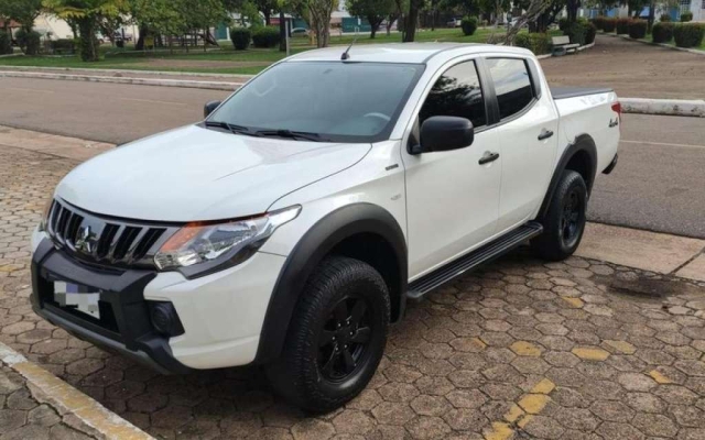 Mitsubishi L Triton Outdoor Por R Marab Pa Id