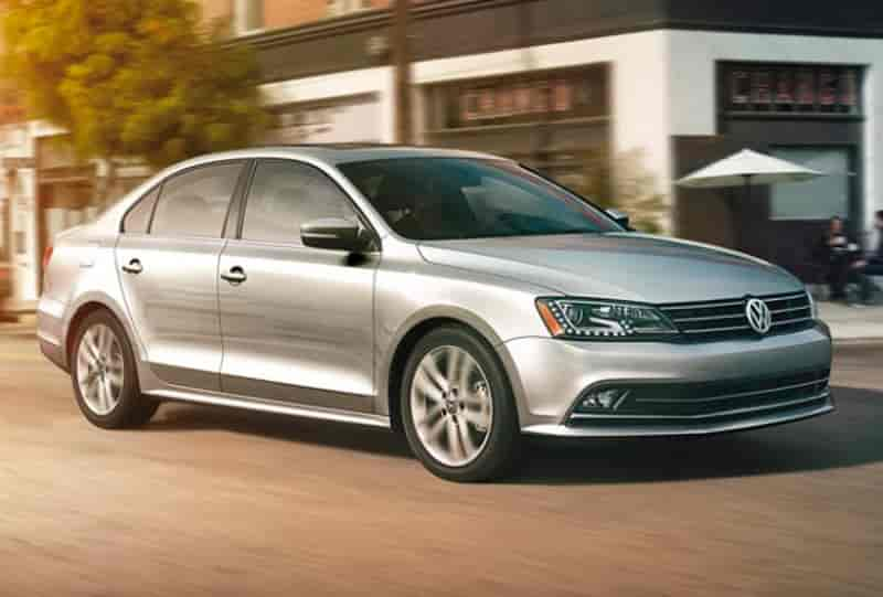 VW Jetta 2015: desempenho de esportivo em carroceria de sedã