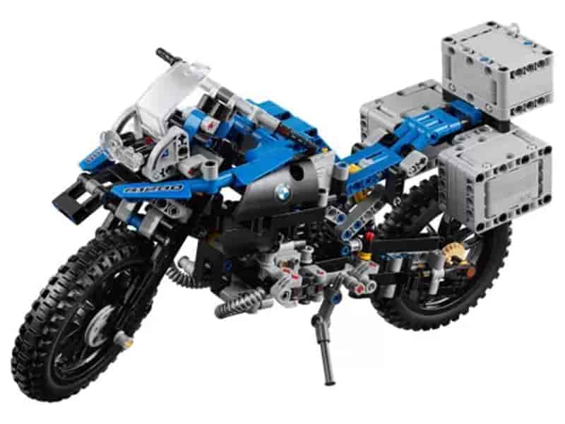 BMW e Lego se unem para criar moto voadora. Confira!