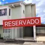 SOBRADO SEMI MOBILIADO, CONDOMINIO FECHADO, 03 QUARTOS. NO LINDOIA.