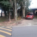 Ótima casa de frente para praça, uma boa localização e arborizado!