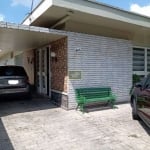 Sobrado com 03 dormitórios, 08 vagas e piscina em 880 metros  de terreno!