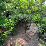Casa Contemporânea com 4 suítes, Piscina, Quintal e Jardim