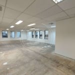 Oportunidade única em Pinheiros: Sala Comercial de 120m² com 4 Banheiros e 2 Vagas!