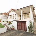 Casa com 3 quartos à venda na Rua Caracas, 126, Jardim Lindóia, Porto Alegre