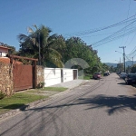 Lote plano em rua fechada