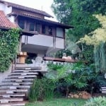 Lindíssima casa com 4 dormitórios à venda, 220 m² por R$ 1.500.000