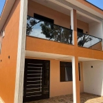 Sobrado  de esquina, 3 suítes , sala ,cozinha e área de serviço , integrados, lavabo na parte inferior, garagem para 3 carros, churrasqueira ,piscina