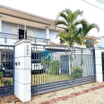 Casa com 2 suítes e piscina à venda, 392 m² por R$ 1.690.000 - Caravelle - Londrina/PR