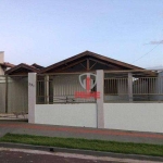 Casa à venda no Conjunto Habitacional Alexandre Urbanas em Londrina. Com 3 quartos sendo 1 suíte, sala para 2 ambientes, despensa, banheiro social, ár