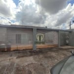 Casa à venda no Jardim San Remo em Londrina. Com 3 quartos, sala para 2 ambientes, cozinha, 2 banheiros , área de serviço, 2 vagas de garagem, closet,