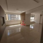 Apartamento à venda no Edifício Grão-Pará no centro de Londrina. Com 3 quartos, sendo 1 suíte, sala para 2 ambientes com sacada, cozinha, banheiro, ár