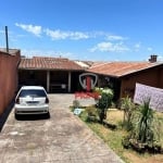 Casa à venda no Jardim dos Estados em Londrina. Com 2 quartos, sala 2 ambientes, 2 banheiros, área de serviço. Quintal.