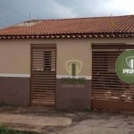 Casa à venda no Jardim Nova Londres em Londrina. Com 3 quartos incluindo 1 suíte, 3 banheiros, sala e cozinha, 4 vagas de garagem e um amplo espaço go