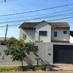 Sobrado à venda no  Jardim Maria Luiza em Londrina.  Casa com quintal amplo.