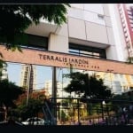 Apartamento à venda no Edifício Terralis Jardins, área central, em Londrina, 3 quartos, 1 suíte, sacada com churrasqueira, 74m2 área privativa.