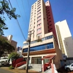 Apartamento à venda no Edifício Corcovado no Centro em Londrina. Com 2 quartos sendo 1 suíte, 2 banheiros, 1 vaga de garagem.  condominio possui Salão