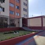 Apartamento à venda no Edifício Sevilha no centro de Londrina. Com 2 quartos, sala, cozinha, área de serviço, banheiro social, 1 vaga de garagem. comp