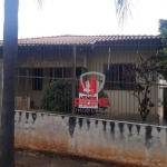 Casa à venda no Esperança em Londrina. Com 4 quartos sendo 1 suíte, sala, copa, cozinha, área de serviço, 2 banheiros, 1 vaga de garagem coberta e div