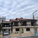 Casa a venda, são 4 casas no mesmo terreno sendo 2 casas de frente, (uma de 3 quartos e a outra de 2 quartos)  em Balneário Camboriú SC