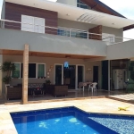 Casa à venda em Condomínio Paineiras com 3 suítes e Piscina