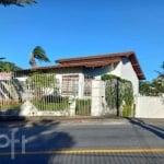 Casa com 4 quartos à venda na Rua Assis Brasil, 467, Ponta de Baixo, São José