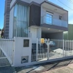 Casa sendo 03 dormitórios com suíte na Paria Comprida São José/SC