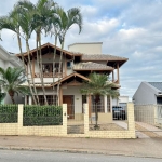 Casa com 4 quartos sendo 2 suítes. Pedra Branca/Palhoça - SC