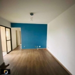 Apartamento conta com 56 m² de área útil, 2 quartos, cozinha, 1 banheiro social, área de serviço e 1 vaga