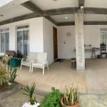 Casa com 3 dormitórios, sendo 01 suíte à venda, 270 m² por R$ 3.500.000 - Itacolomi - Balneário Piçarras/SC