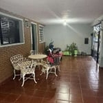 Casa à Venda de 02 Quartos no Bairro Vila Virgínia em Ribeirão Preto com Piscina.