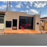 Casa à Venda de 03 Quartos no Bairro Vila Tibério em Ribeirão Preto com Quintal.