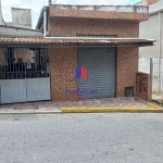 Casa terrea com edícula, garagem em bom estado