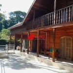 Casa a venda no Bosque do Embu,5 dormitórios sendo 3 suítes,3 salas, piscina, churrasqueira,6 vagas.