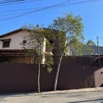 Casa  à venda no Campo Limpo em São Paulo-SP: 2 quartos, 2 salas, 2 banheiros, 3 vagas de garagem!