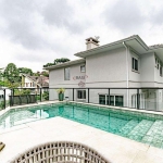 Casa em condomínio com piscina no Villa Lobos