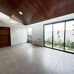 Linda Casa nova Condomínio Bellevie 3 suítes Amplas Salas Gourmet integrado Piscina Aquecida Lavabo Armários Cozinha/Lavanderia Estuda Permuta