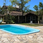 CASA À VENDA EM CONDOMÍNIO FECHADO COM PISCINA!