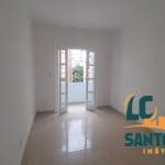 APARTAMENTO COM VARANDA NA ESQUINA DA PRAIA - BOQUEIRÃO SANTOS.