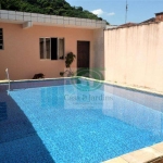 Casa térrea em Santos, bairro do Marapé, com 03 dormitórios/sendo 02 suítes, edícula e piscina - R$1.590.000,00