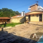 Casa de 337m2 com piscina próximo a Av. Lucas Nogueira Garcez – Atibaia.