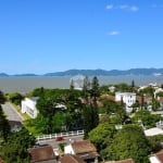 APARTAMENTO DE ALTO PADRÃO COM 2 QUARTOS SENDO SUÍTES E 2 VAGAS DE GARAGEM NO BAIRRO JARDIM ATLANTICO EM FLORIANÓPOLIS/SC