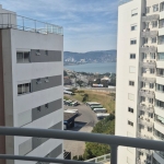 APARTAMENTO SEMIMOBILIADO COM 2 QUARTOS SENDO 1 SUÍTE 1 VAGA DE GARAGEM NO BAIRRO ESTREITO EM FLORIANÓPOLIS/SC