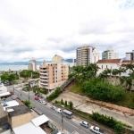 Apartamento com vista para o mar SEMIMOBILIADO com 3 dormitórios, sendo 2 suítes, 1 vaga de garagem no bairro Canto em Florianópolis/SC.