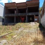 Terreno na ponta de baixo com casa em construção