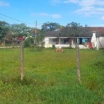 CASA COM AMPLO TERRENO DE ESQUINA BALNEÁRIO COROADOS